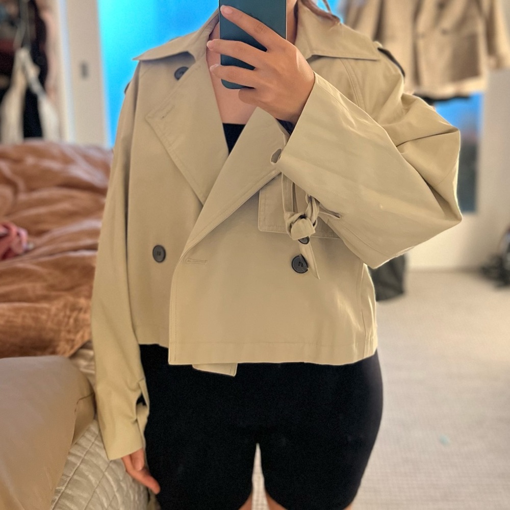 Short Trench jacket(New, never worn) - Picture 6 of 8